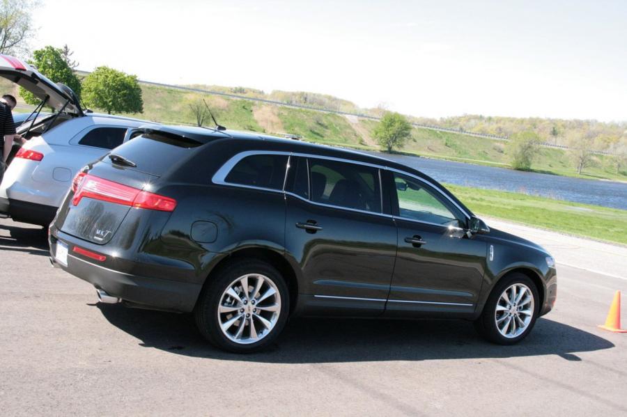  Lincoln MKT EcoBoost 2010 года  (фото 2 из 31)